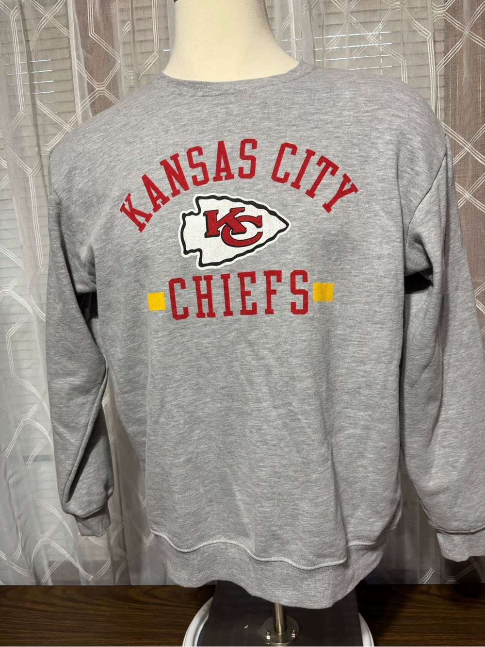 Kansas City Chiefs Grey Crewneck Sweatshirt w/Red Logo unisex large 23” p2p 27”L